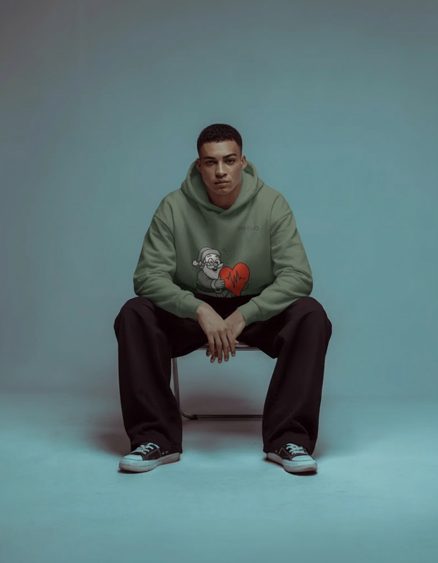 Pulso Ugly Christmas Hoodie – Santa mit Heartbeat | Winter Limited Edition