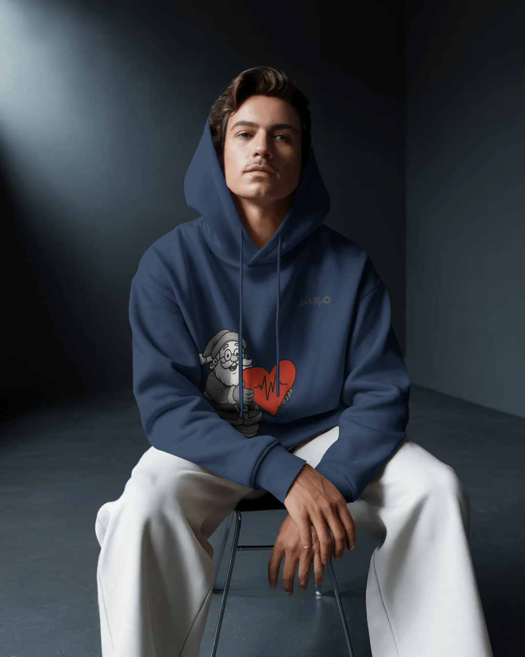 Pulso Ugly Christmas Hoodie – Santa mit Heartbeat | Winter Limited Edition
